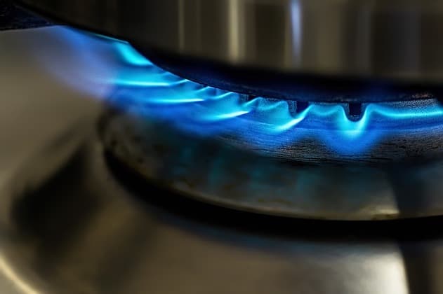 What colour should a gas flame be?